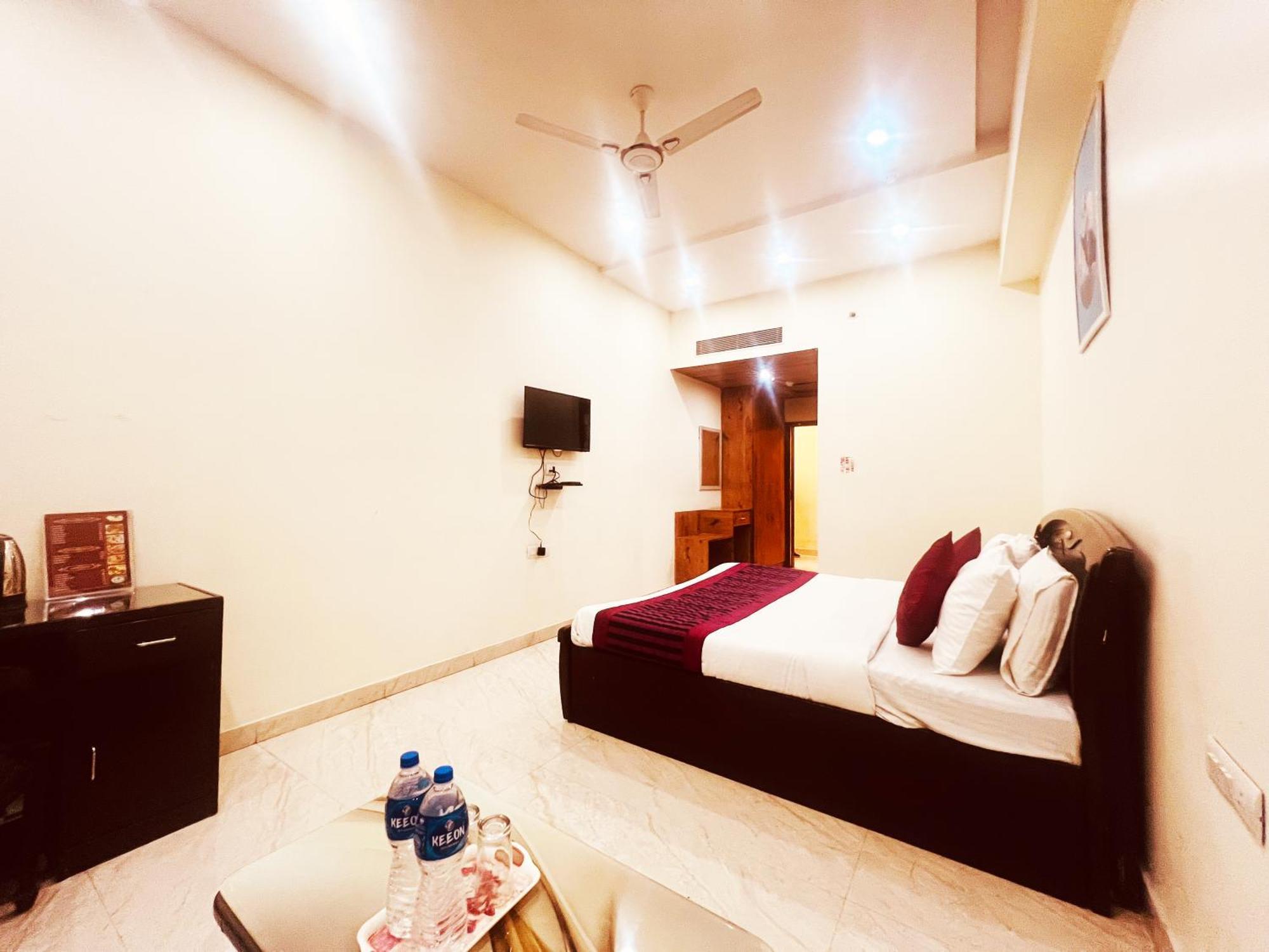 Hotel Lagoona And Banquet Hall Új-Delhi Kültér fotó