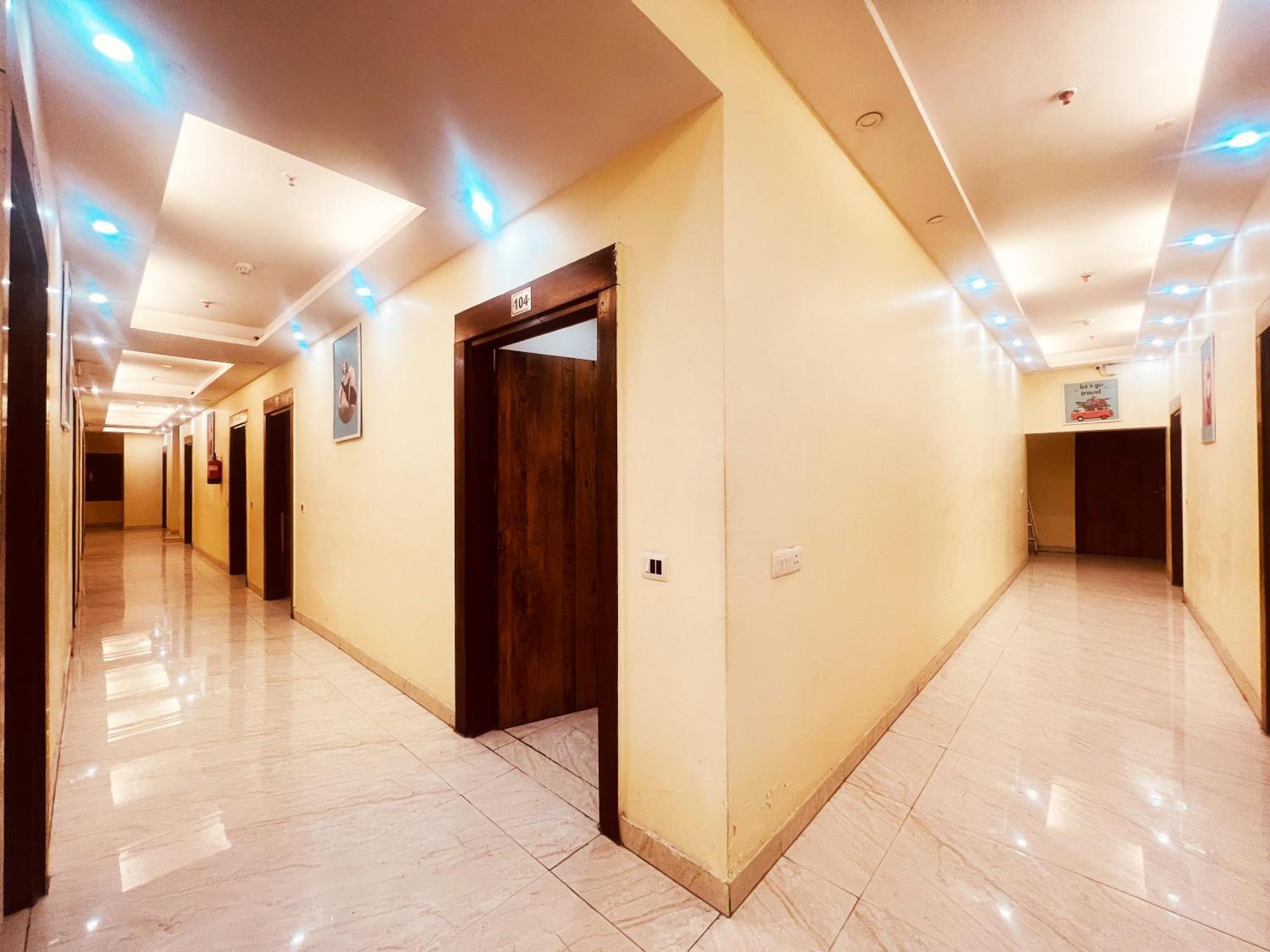 Hotel Lagoona And Banquet Hall Új-Delhi Kültér fotó